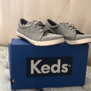 never used women’s tennis shoes